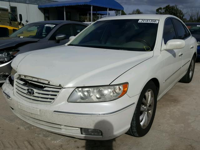 KMHFC46F76A081520 - 2006 HYUNDAI AZERA SE WHITE photo 2