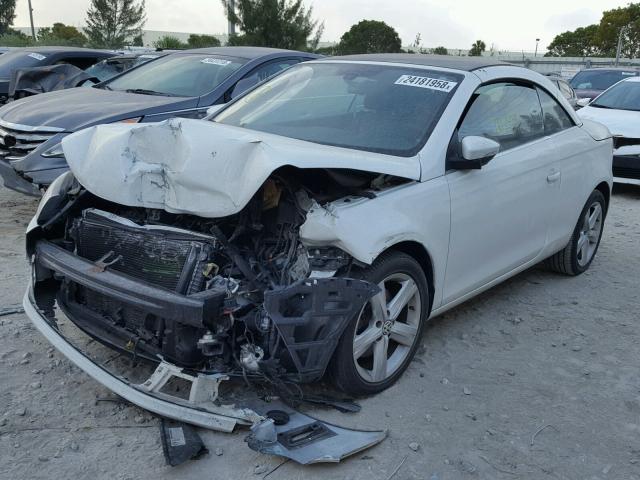 WVWFW7AHXCV021371 - 2012 VOLKSWAGEN EOS LUX Biały zdjęcie 2