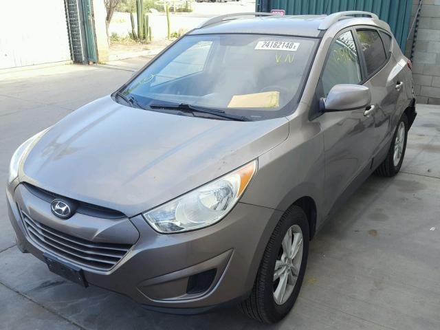 KM8JU3AC6BU205607 - 2011 HYUNDAI TUCSON GLS BROWN photo 2