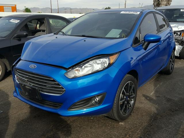 3FADP4EJ8HM122657 - 2017 FORD FIESTA SE BLUE photo 2