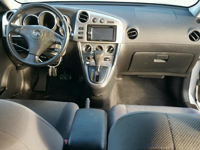 2T1KR32E13C047332 - 2003 TOYOTA MATRIX SILVER photo 9