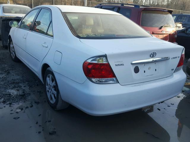 4T1BF30KX5U614981 - 2005 TOYOTA CAMRY LE WHITE photo 3