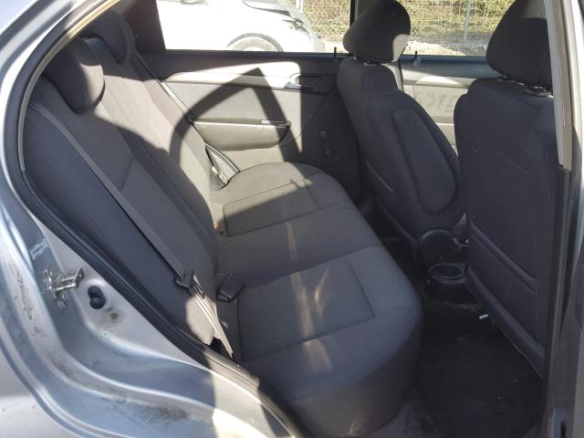 KL1TD56628B141864 - 2008 CHEVROLET AVEO BASE SILVER photo 6