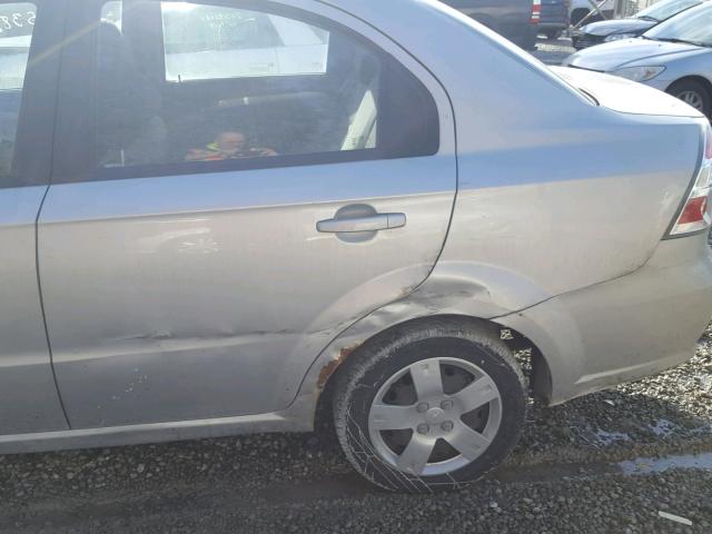 KL1TD56628B141864 - 2008 CHEVROLET AVEO BASE SILVER photo 9