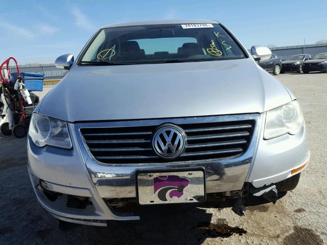 WVWAK73C38E008704 - 2008 VOLKSWAGEN PASSAT KOM SILVER photo 9