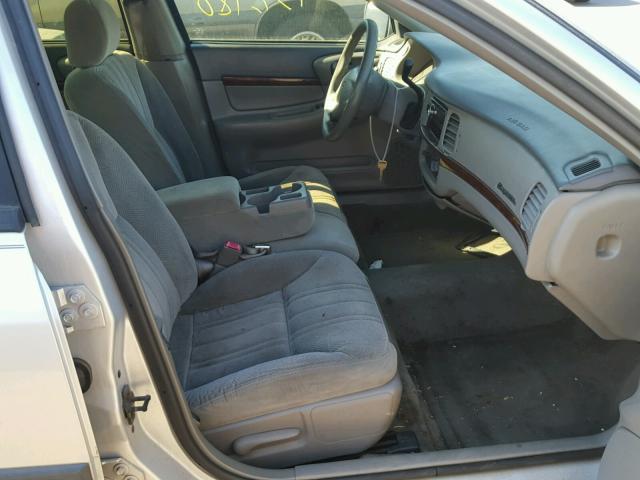 2G1WF52E629329916 - 2002 CHEVROLET IMPALA 银色 照片 5