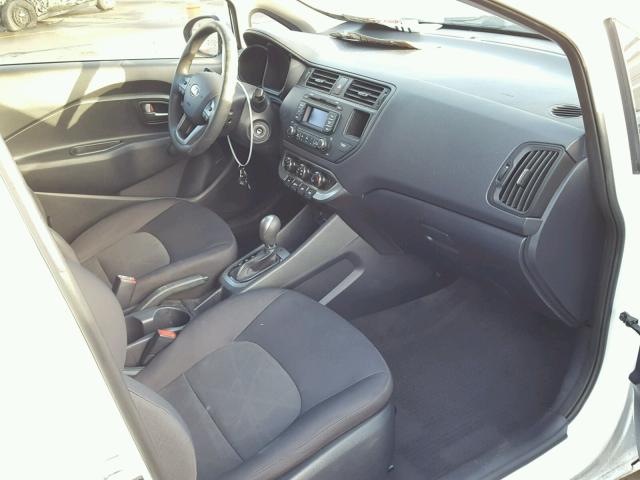 KNADM5A3XD6245660 - 2013 KIA RIO LX Սպիտակ լուսանկար 5