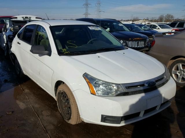 1FAHP34N78W297854 - 2008 FORD FOCUS S/SE WHITE photo 1