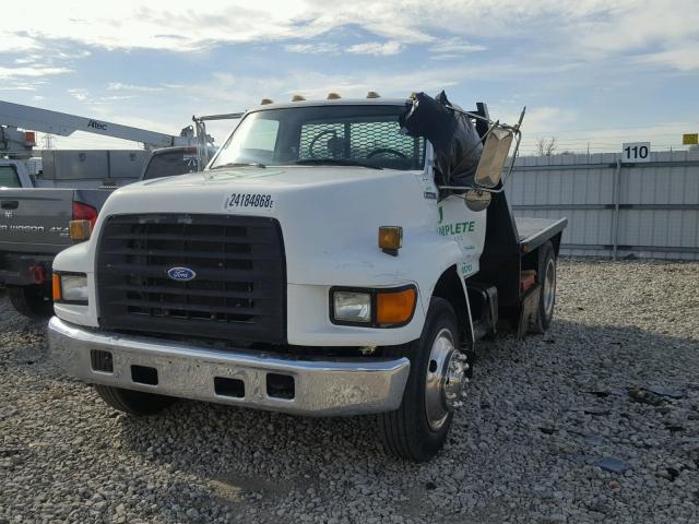 1FDXF80C8SVA03705 - 1995 FORD F800 WHITE photo 2