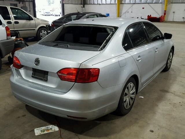 3VW2K7AJ2DM309763 - 2013 VOLKSWAGEN JETTA BASE 银色 照片 4