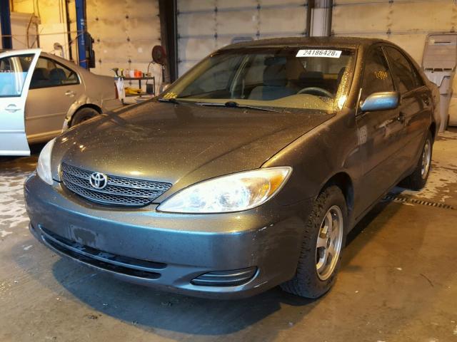 JTDBE32K240267320 - 2004 TOYOTA CAMRY LE GREEN photo 2