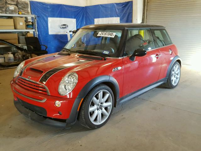 WMWRE33526TN28189 - 2006 MINI COOPER S RED photo 2