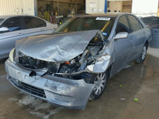 4T1BE32K85U503992 - 2005 TOYOTA CAMRY LE SILVER photo 2