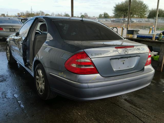 WDBUF65J54A506572 - 2004 MERCEDES-BENZ E 320 BLUE photo 3