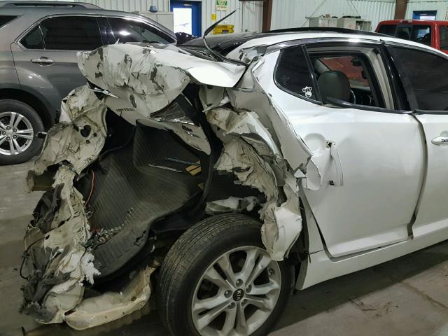 KNAGN4A74B5045531 - 2011 KIA OPTIMA EX WHITE photo 9