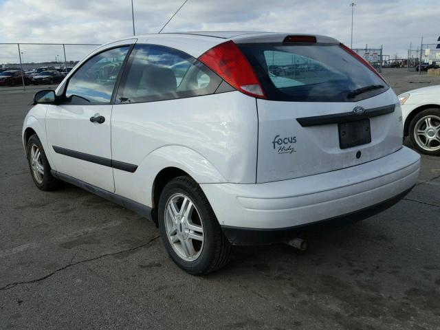 3FAFP3139YR246014 - 2000 FORD FOCUS ZX3 WHITE photo 3