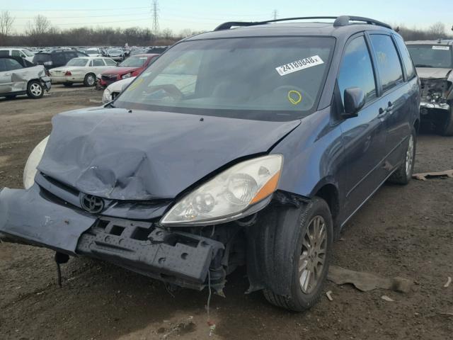 5TDZK22C17S062714 - 2007 TOYOTA SIENNA XLE GRAY photo 2