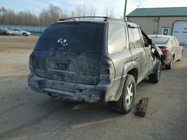 1GNDT13SX42360471 - 2004 CHEVROLET TRAILBLAZE GRAY photo 4