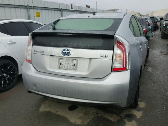 JTDKN3DU0F1959457 - 2015 TOYOTA PRIUS SILVER photo 4