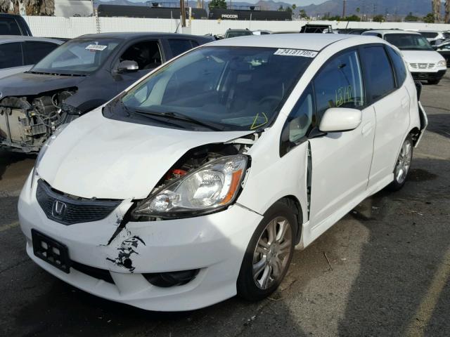 JHMGE8H64BC004382 - 2011 HONDA FIT SPORT WHITE photo 2