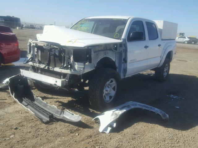 5TEJU62N78Z503346 - 2008 TOYOTA TACOMA DOU WHITE photo 2