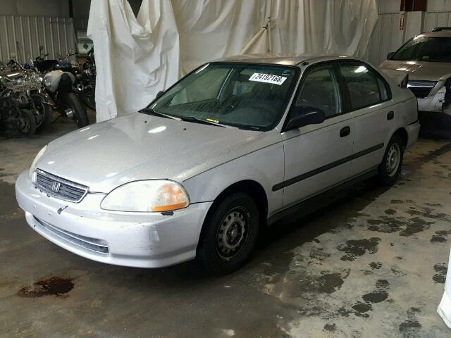 1HGEJ6620TL057852 - 1996 HONDA CIVIC DX SILVER photo 2