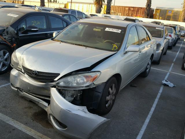 JTDBE30K620055150 - 2002 TOYOTA CAMRY LE SILVER photo 2