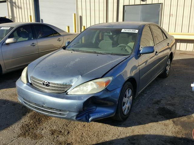 4T1BE32K02U543849 - 2002 TOYOTA CAMRY LE BLUE photo 2