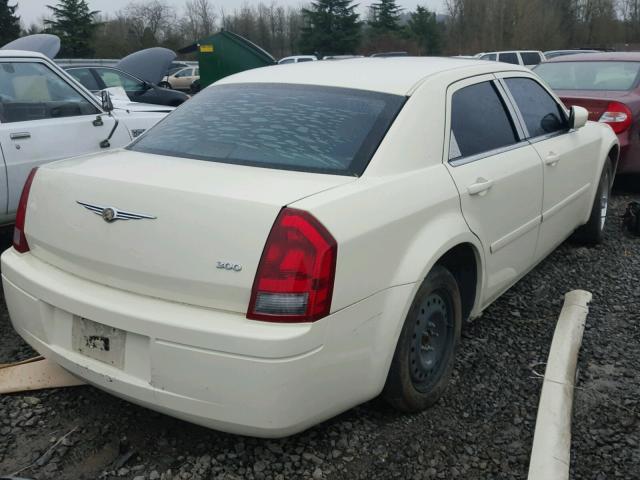 2C3LA43R06H298456 - 2006 CHRYSLER 300 WHITE photo 4