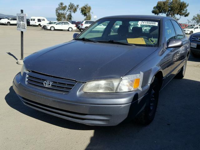 4T1BG22K3XU921805 - 1999 TOYOTA CAMRY CE GRAY photo 2