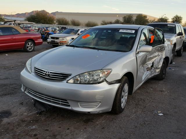 4T1BE32K35U435424 - 2005 TOYOTA CAMRY LE SILVER photo 2