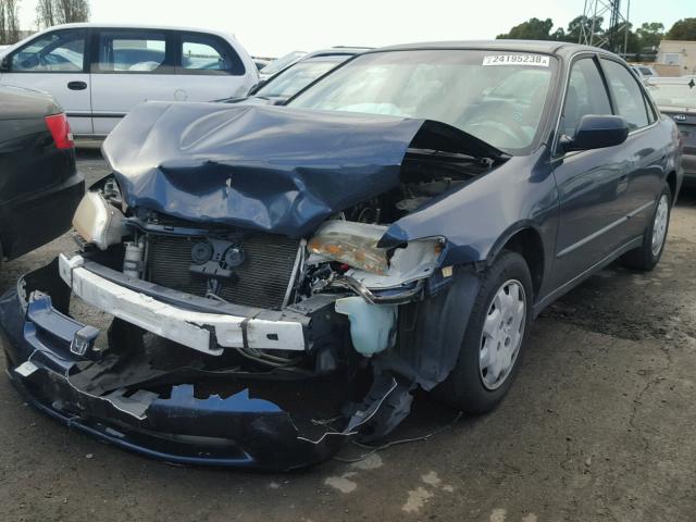 3HGCG6657YG704073 - 2000 HONDA ACCORD LX BLUE photo 2