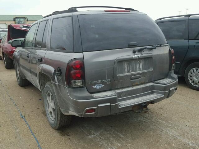 1GNDT13S952286249 - 2005 CHEVROLET TRAILBLAZE GRAY photo 3