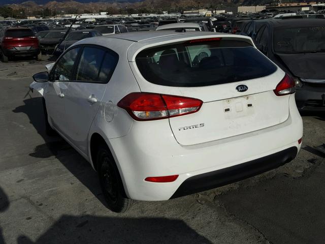 KNAFK5A80H5681164 - 2017 KIA FORTE LX WHITE photo 3