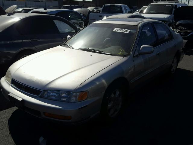 1HGCE667XVA025741 - 1997 HONDA ACCORD EX GRAY photo 2