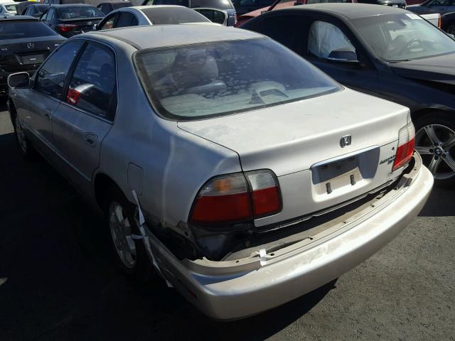 1HGCE667XVA025741 - 1997 HONDA ACCORD EX GRAY photo 3