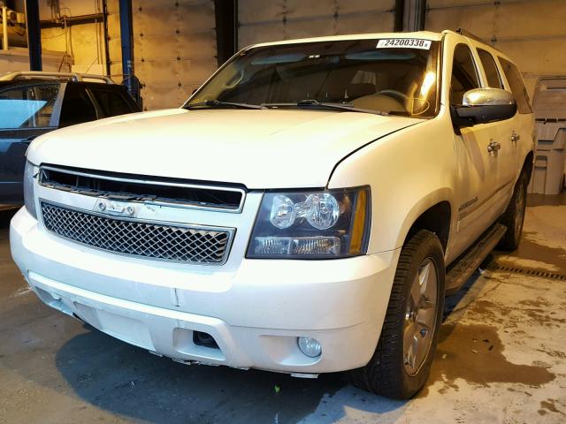 1GNUKKE34AR279841 - 2010 CHEVROLET SUBURBAN K WHITE photo 2