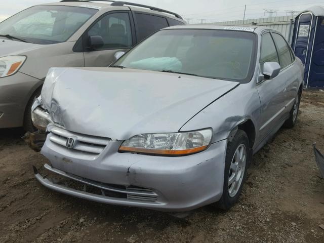 1HGCG56702A121037 - 2002 HONDA ACCORD SE SILVER photo 2