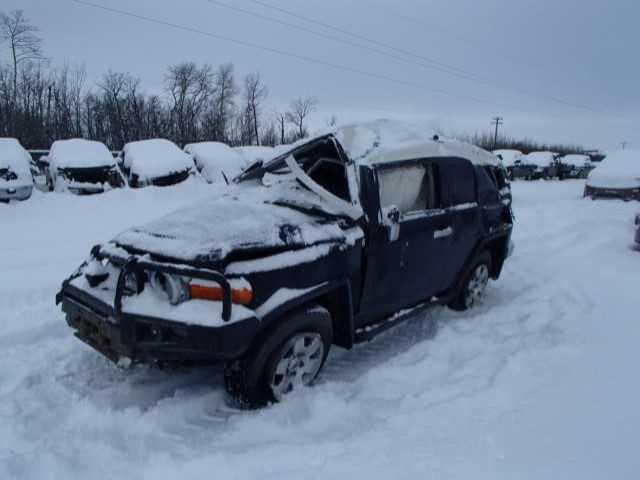 JTEBU11FX70038461 - 2007 TOYOTA FJ CRUISER BLACK photo 2