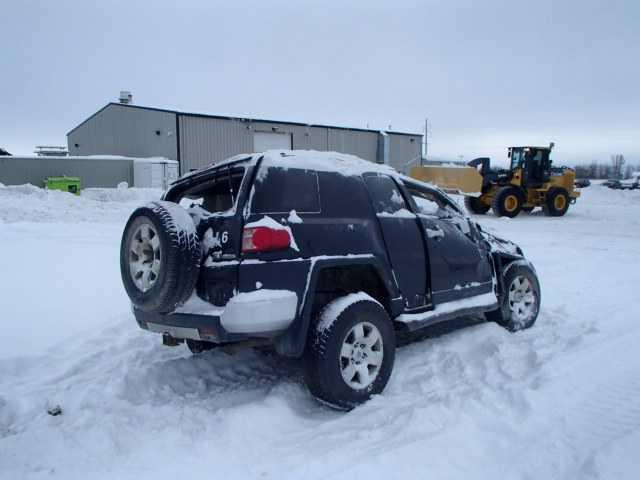 JTEBU11FX70038461 - 2007 TOYOTA FJ CRUISER BLACK photo 4