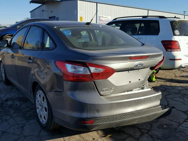 1FAHP3F21CL319036 - 2012 FORD FOCUS SE GRAY photo 3