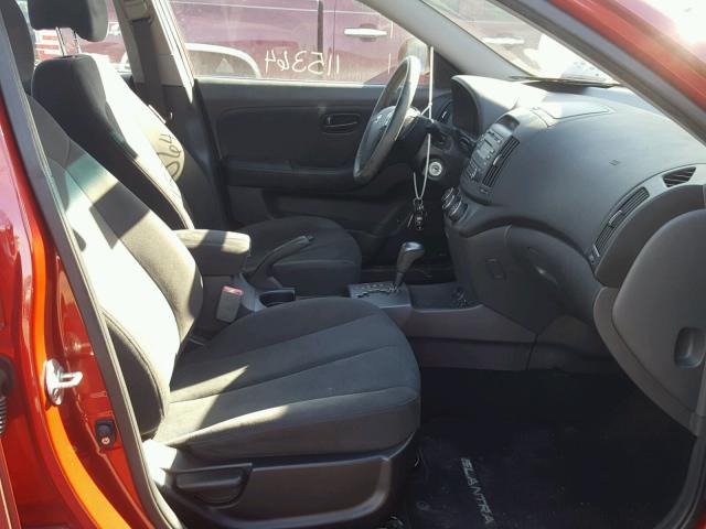 KMHDU46D88U508580 - 2008 HYUNDAI ELANTRA GL RED photo 5