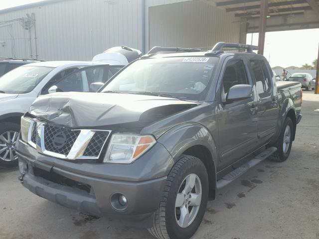 1N6AD07U05C437033 - 2005 NISSAN FRONTIER C CHARCOAL photo 2