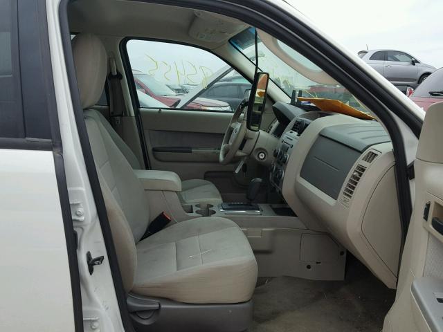 1FMCU9D70AKC04912 - 2010 FORD ESCAPE XLT WHITE photo 5