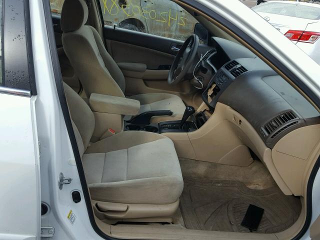 1HGCM56415A185753 - 2005 HONDA ACCORD LX WHITE photo 5