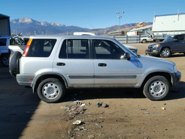 JHLRD1848XC067062 - 1999 HONDA CR-V LX SILVER photo 9