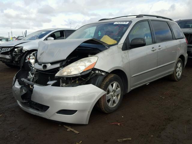 5TDZK23C07S003846 - 2007 TOYOTA SIENNA CE SILVER photo 2