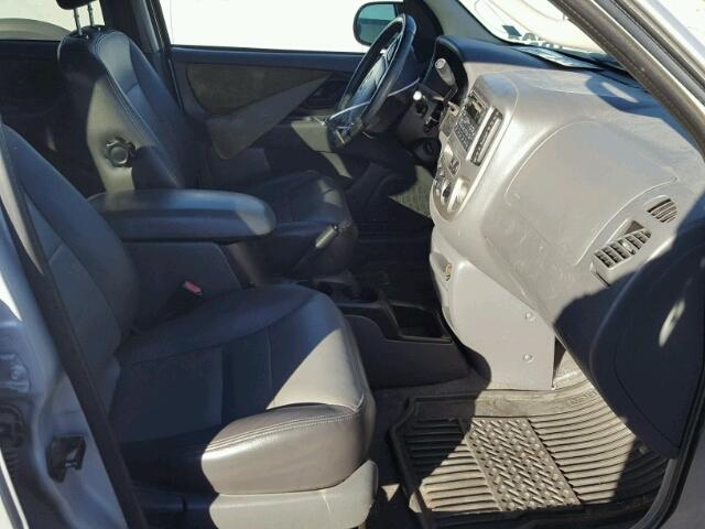 1FMYU93133KA11224 - 2003 FORD ESCAPE XLT SILVER photo 5