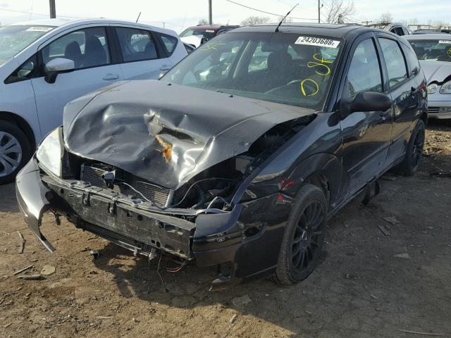 3FAFP37N45R142549 - 2005 FORD FOCUS ZX5 BLACK photo 2