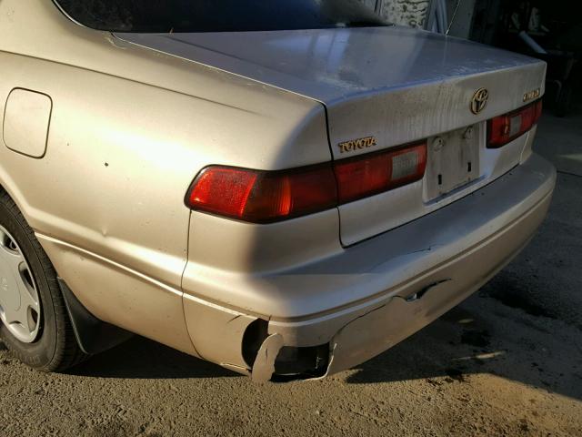 4T1BG22K4VU000349 - 1997 TOYOTA CAMRY CE GOLD photo 9